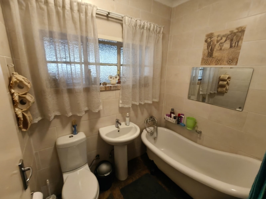 4 Bedroom Property for Sale in Oos Einde North West